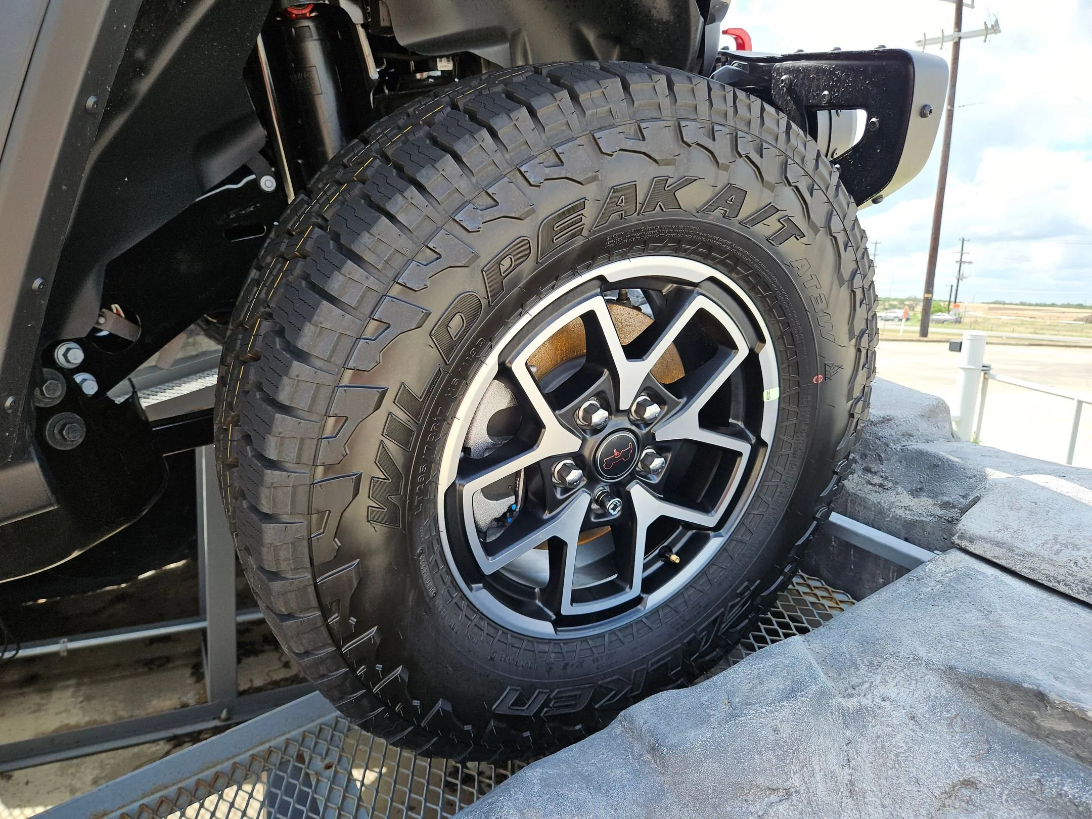 New 2026 Granite Crystal Metallic Clearcoat Jeep Shadow Ops image 20