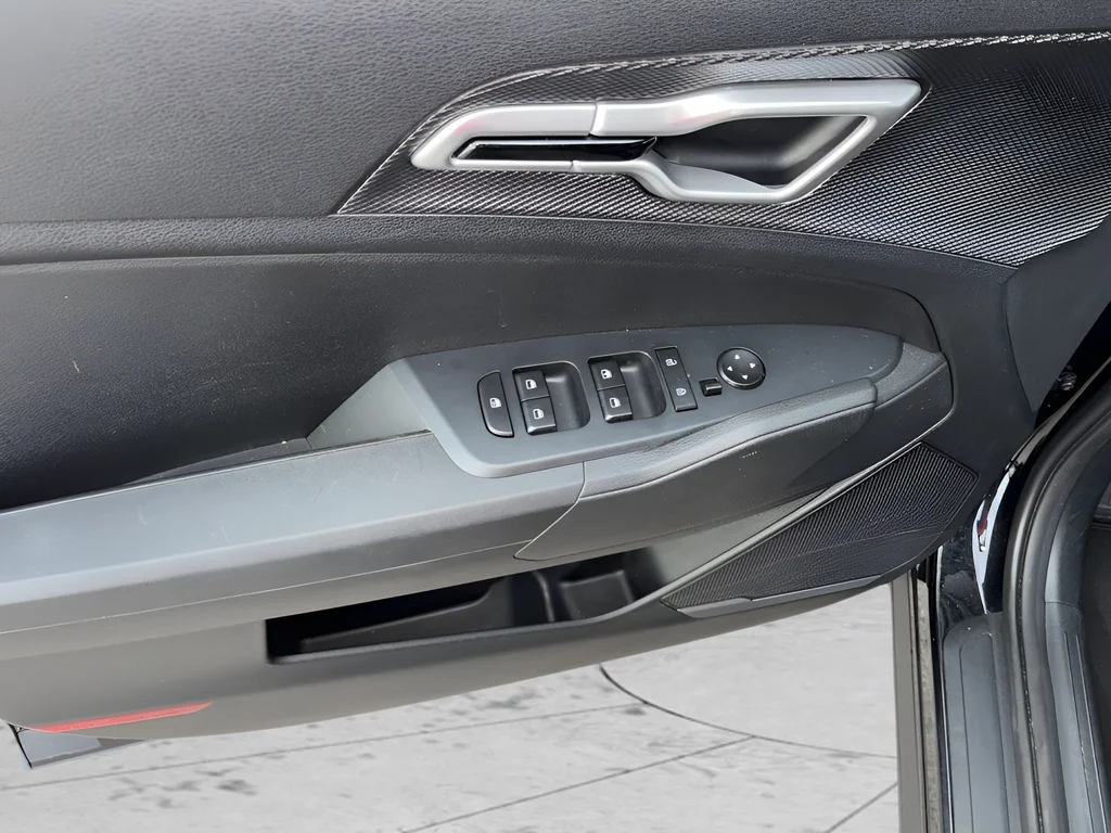 2025 Kia Sportage LX - Photo 22