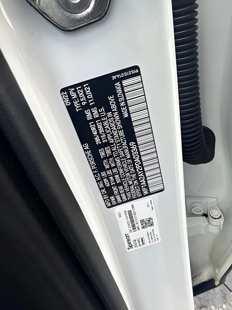 Used 2023  Porsche Base image 26