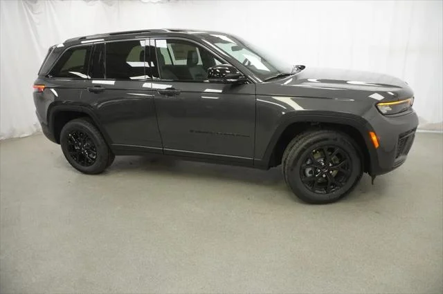 New 2026 Baltic Gray Metallic Clear-Coat Exterior Paint Jeep Laredo image 9