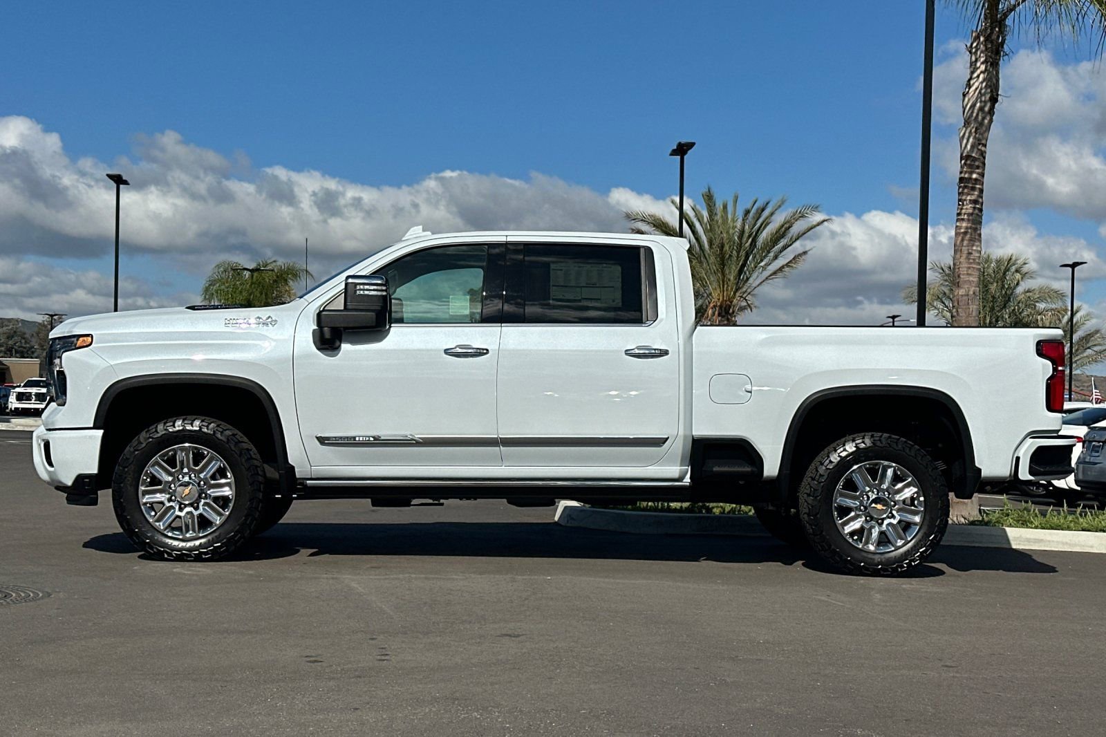 New 2026 Polar White Tricoat Chevrolet High Country image 7