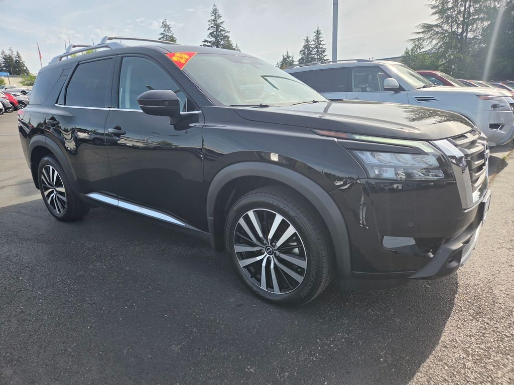 Used 2025 Black Nissan Platinum image 9