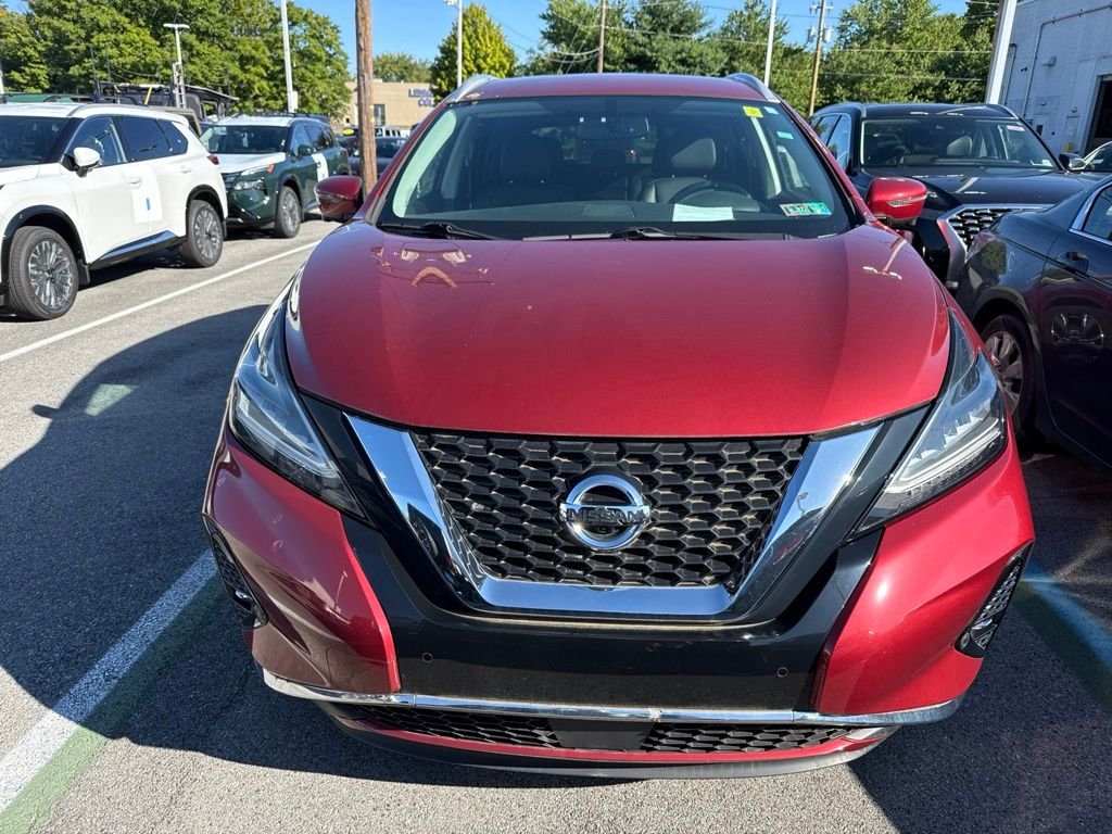 Used 2019 Red Nissan SL image 2