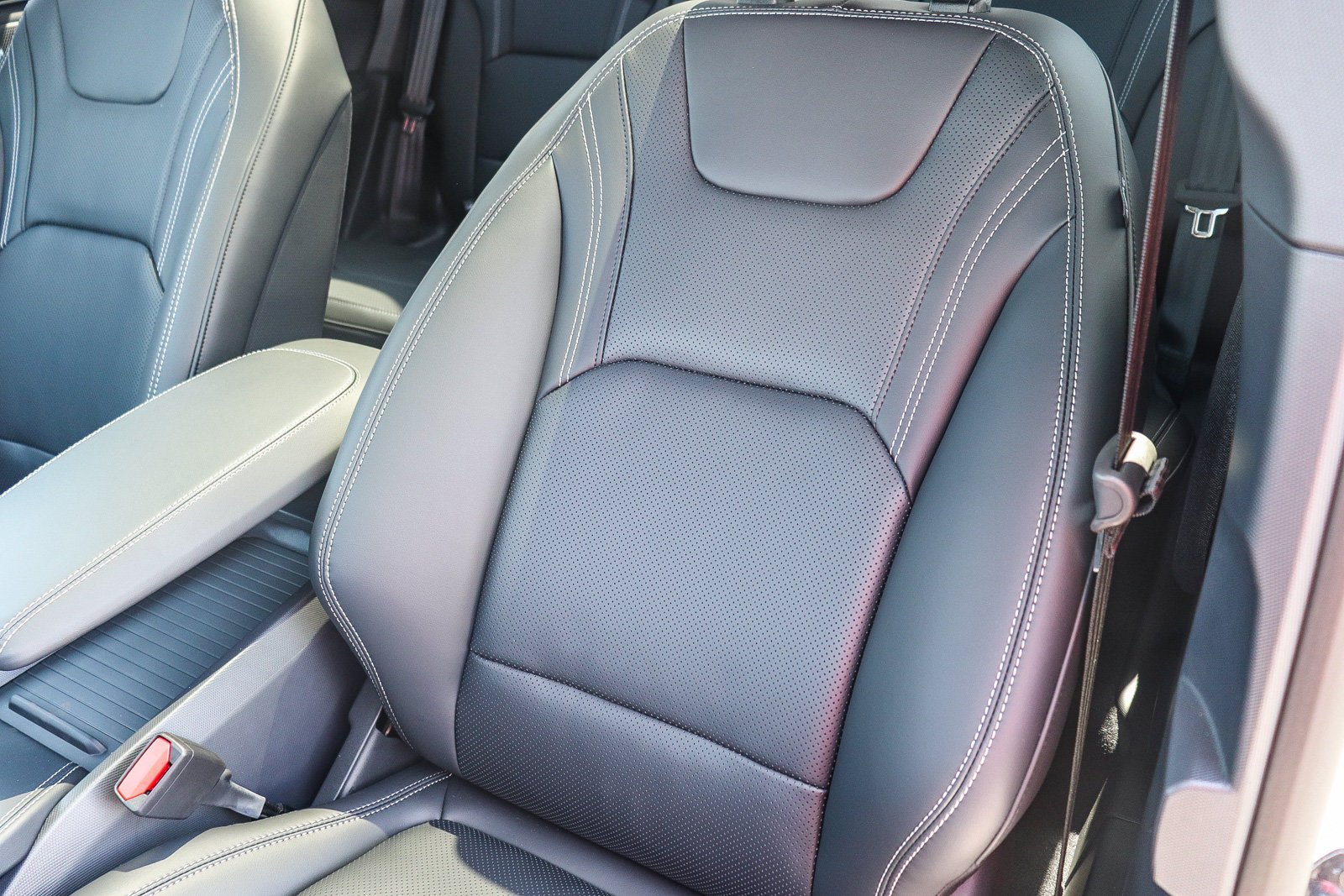 New 2026 Star White Metallic Tri-coat Ford Premium image 28