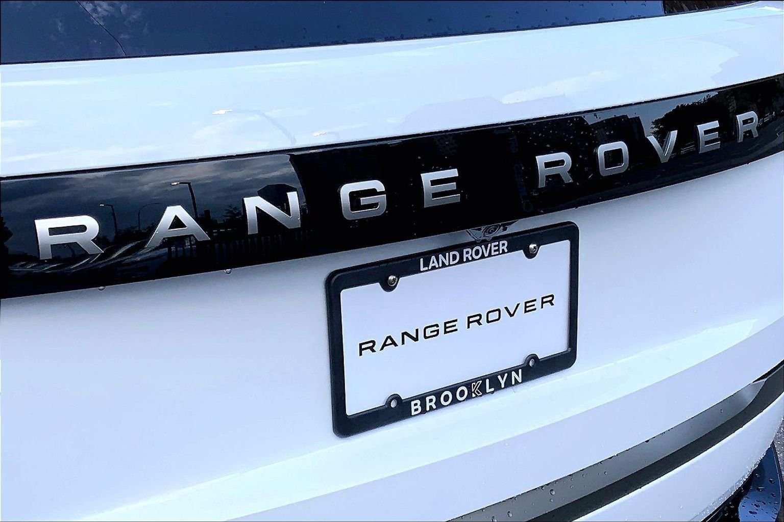 New 2026 Fuji White LAND ROVER SE image 15