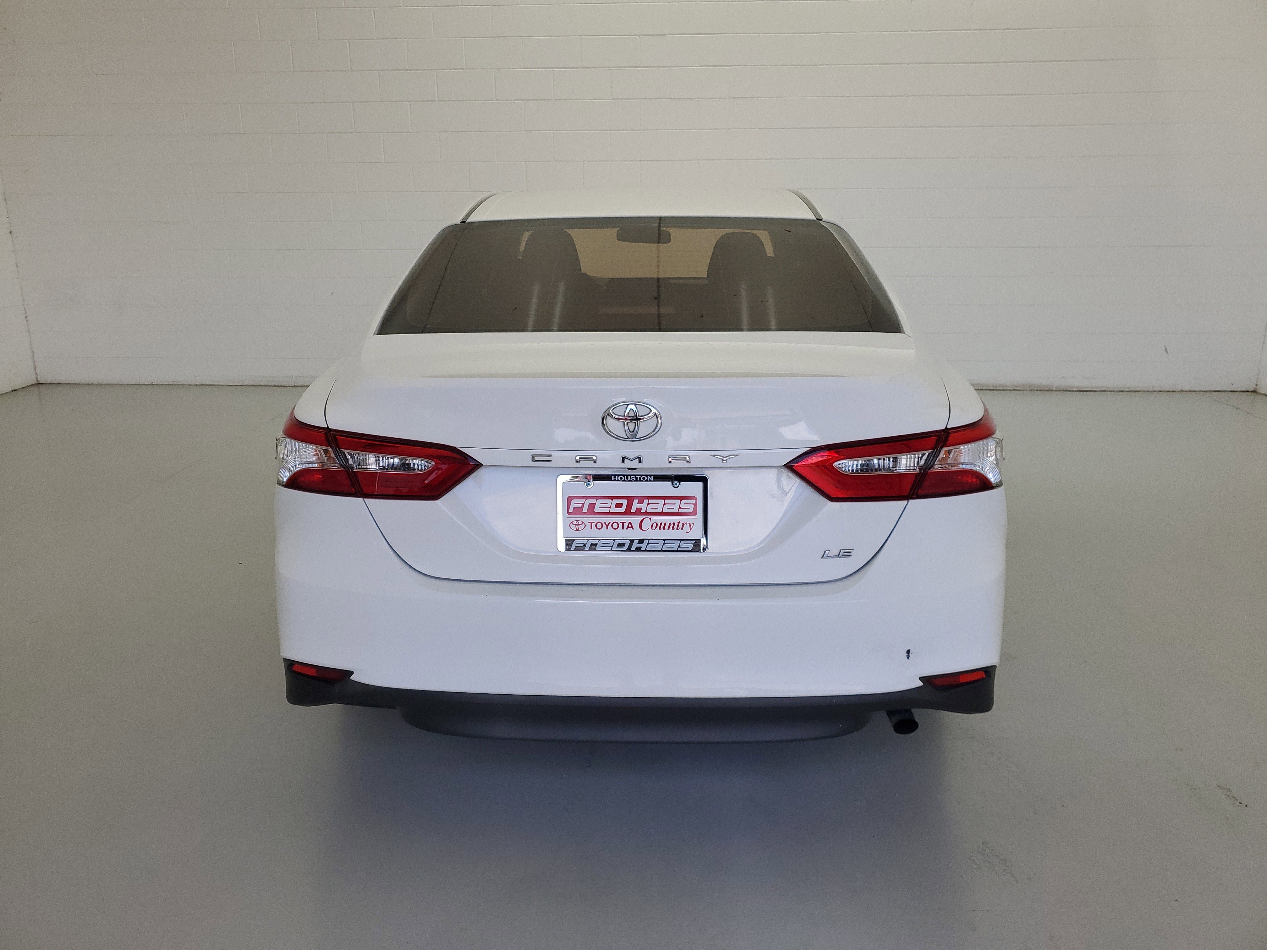 Used 2018 Super White Toyota LE image 6