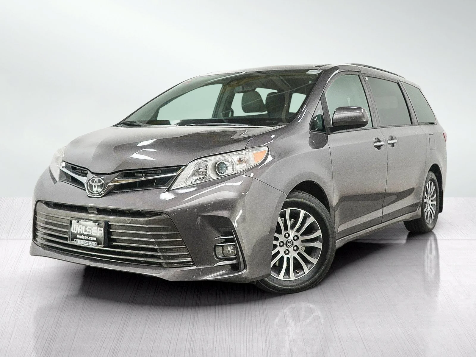 Used 2019 Gray Toyota XLE image 1