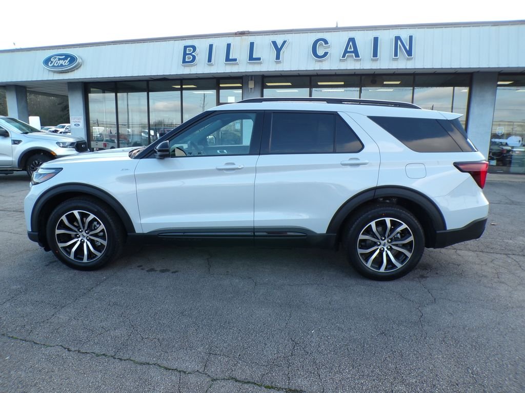 New 2026 Space White Metallic Ford ST-Line image 4