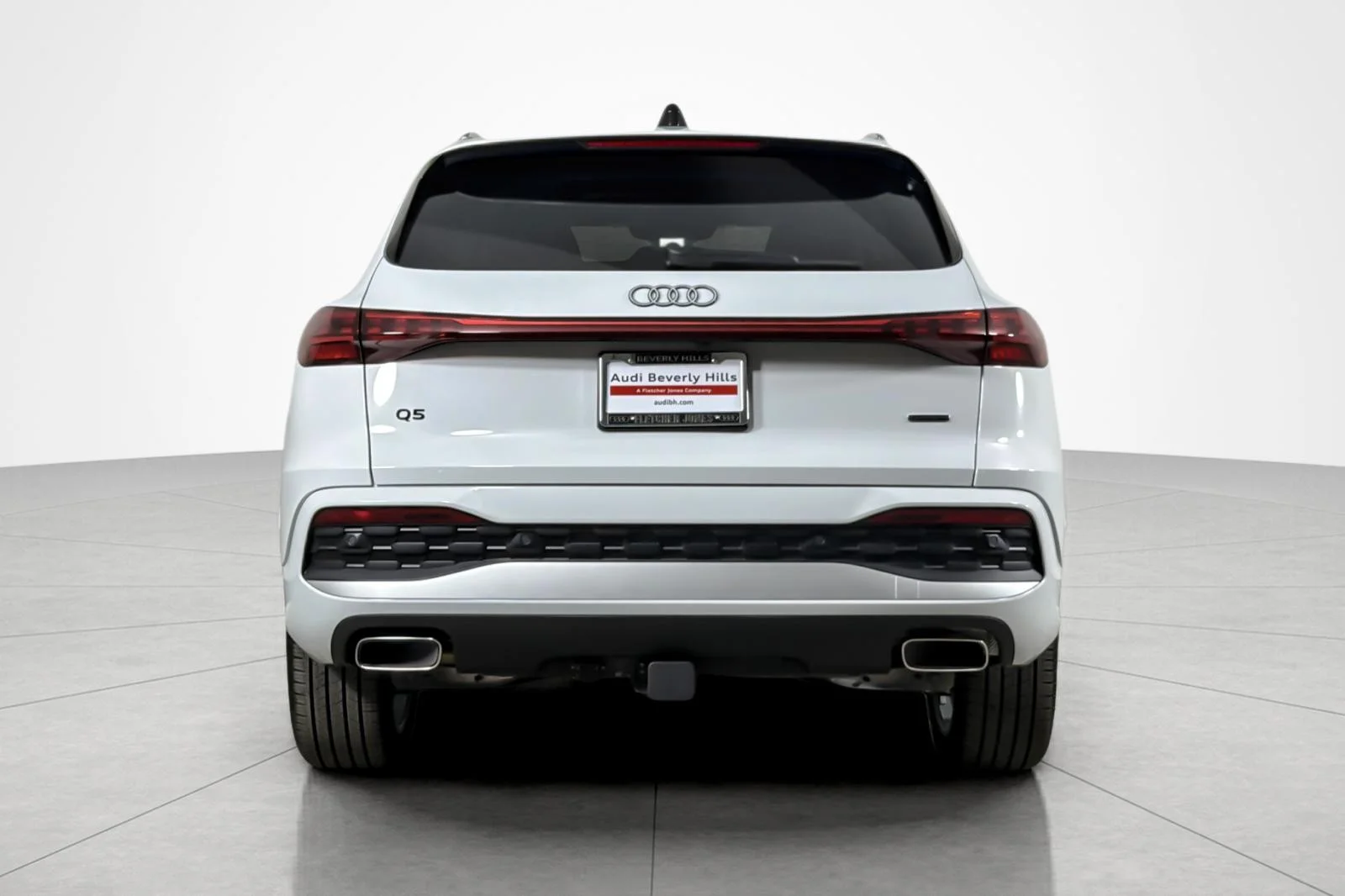 Used 2025 Glacier White Metallic Audi Premium Plus 2.0 TFSI quattro image 4