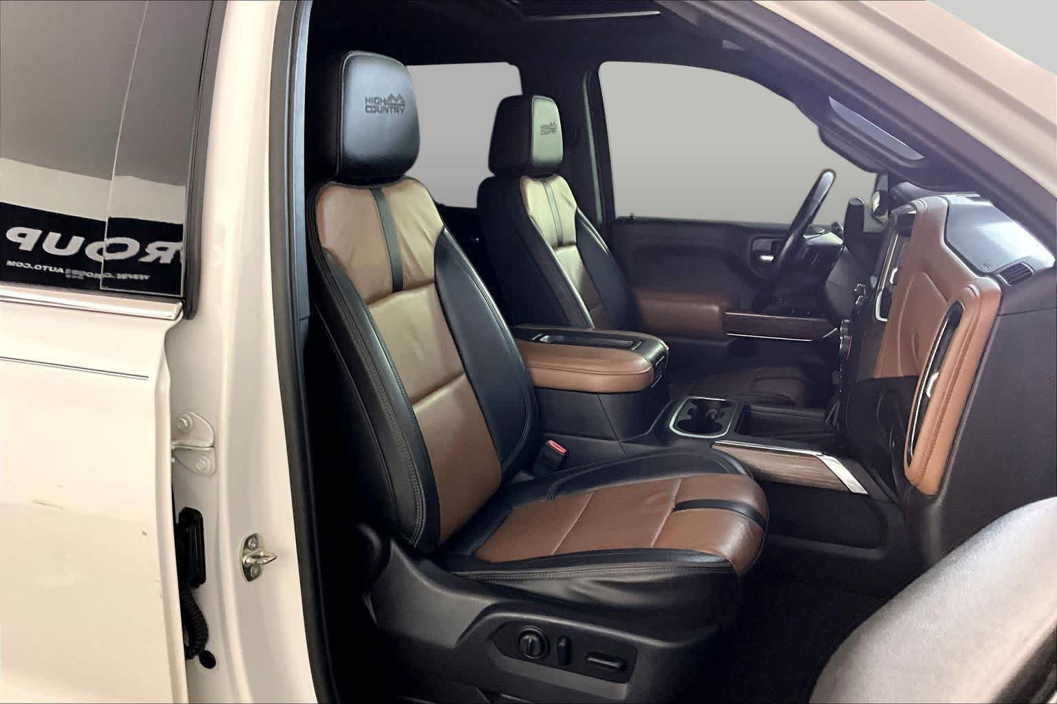 Used 2019 Iridescent Pearl Tricoat Chevrolet High Country image 9