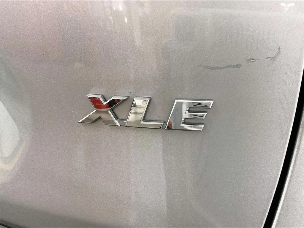Used 2020 Silver Toyota XLE image 11