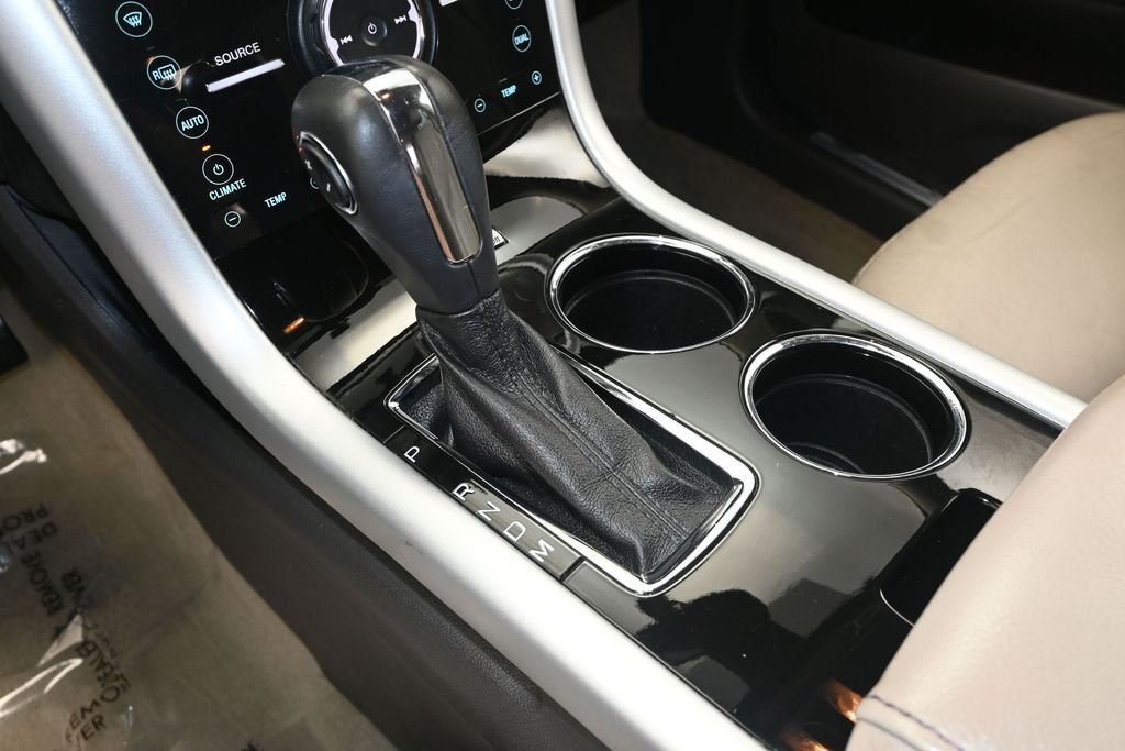 Used 2011 White Ford Limited image 20