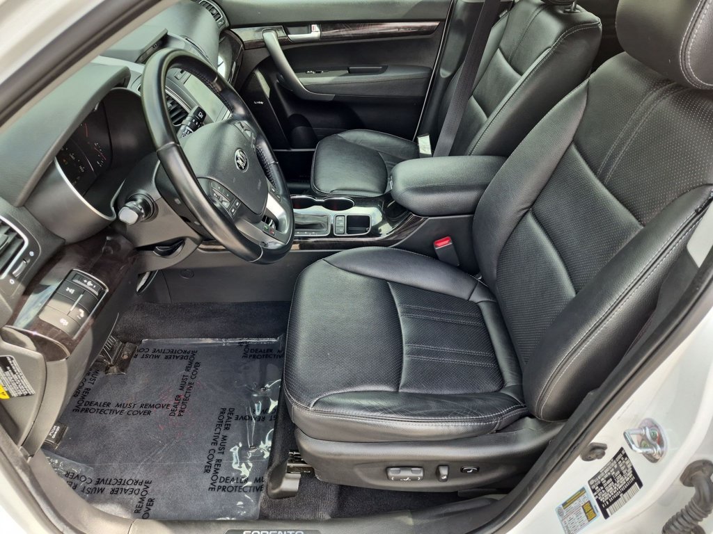 Used 2014 White Kia EX image 10