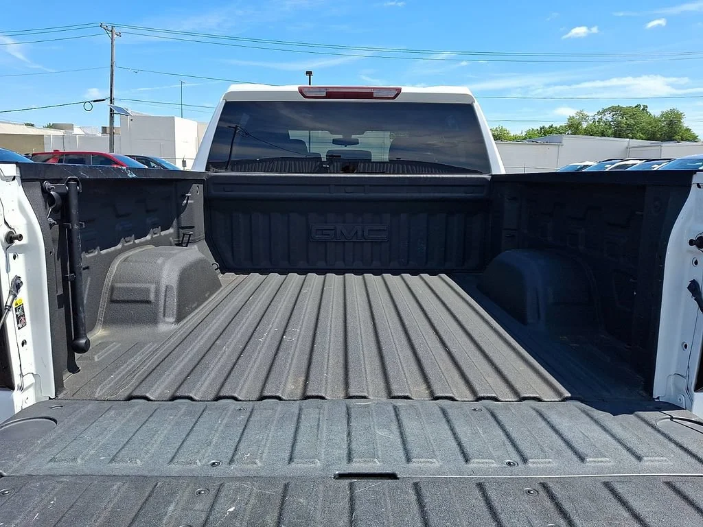 Used 2021 SUMMIT WHITE GMC Elevation image 31