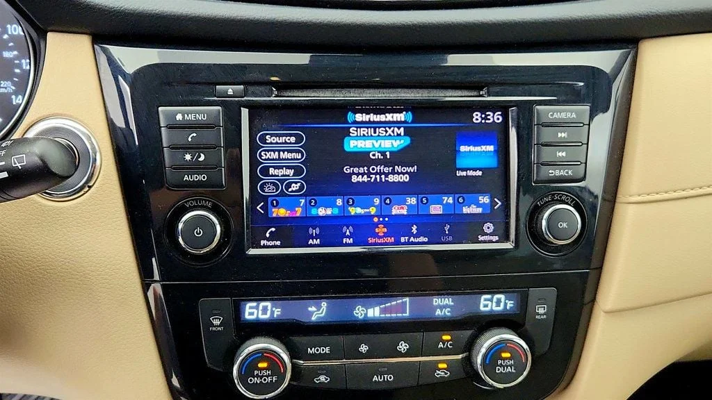 Used 2019 Pearl White Tricoat Nissan FWD SV image 18