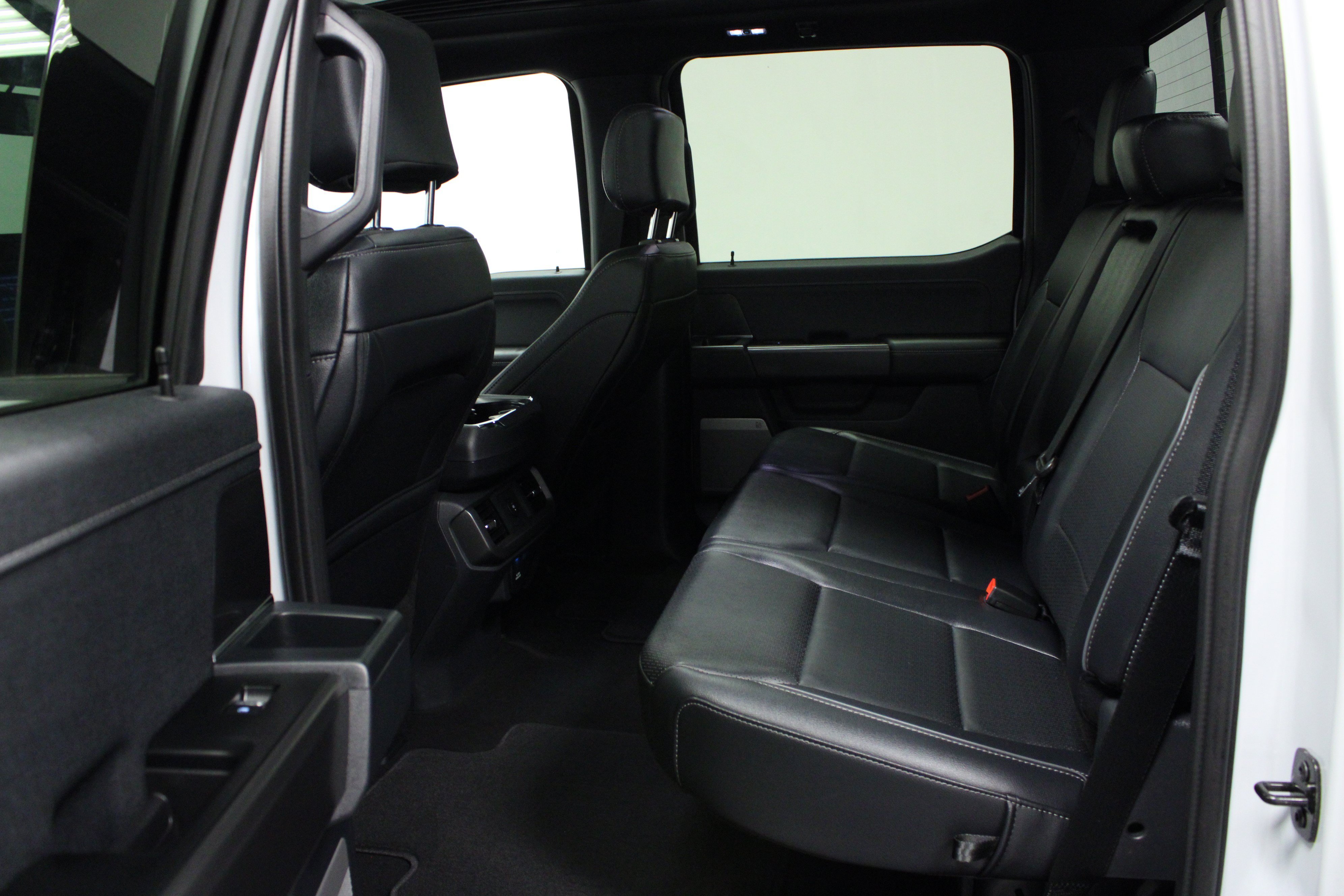 Used 2025 Space White Metallic Ford LARIAT image 15