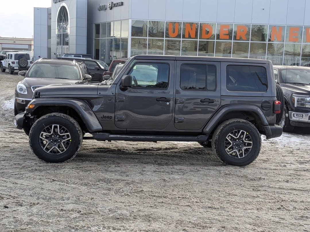 New 2026 Grey Jeep Sahara - - 4x4 - McKinley Leather - Body-Color Top - Alpine Audio - Remote Start & More! image 5