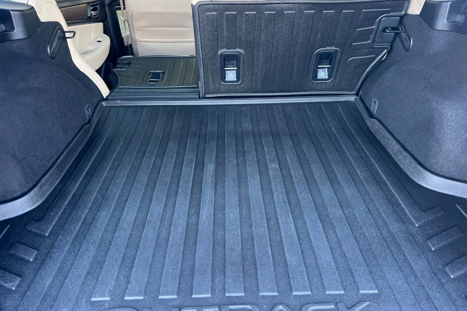 Used 2018 Dark Blue Pearl Subaru Limited image 15