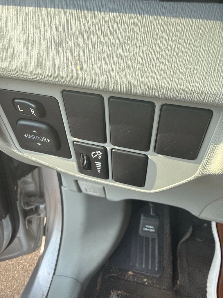 Used 2015 Silver Toyota Three image 5