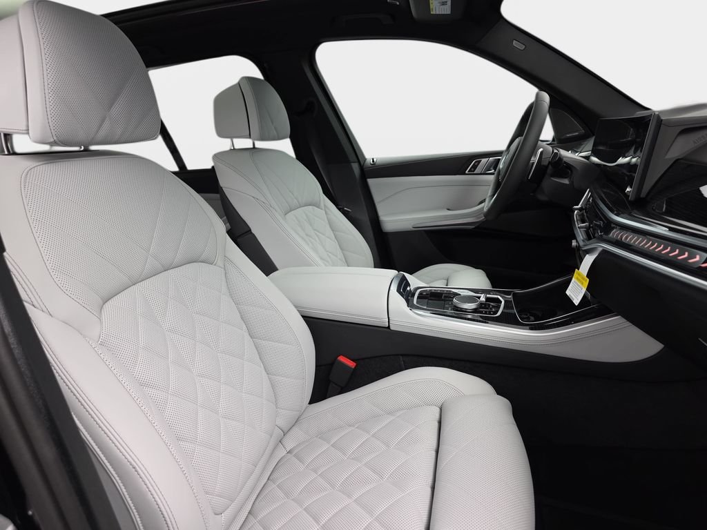 New 2026 Black Sapphire Metallic BMW xDrive40i image 9