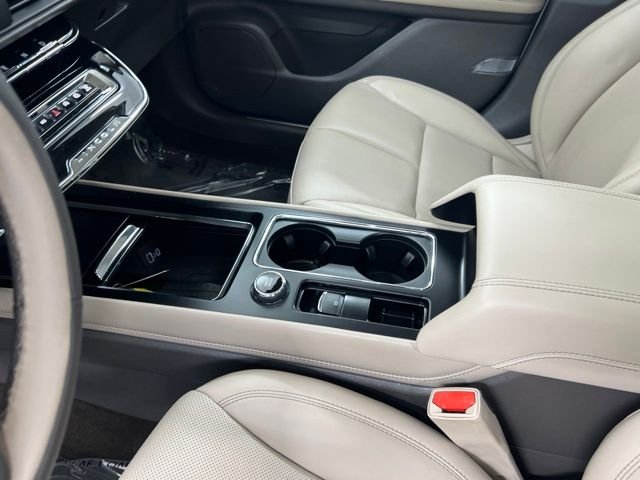 Used 2023 White Lincoln Standard image 15