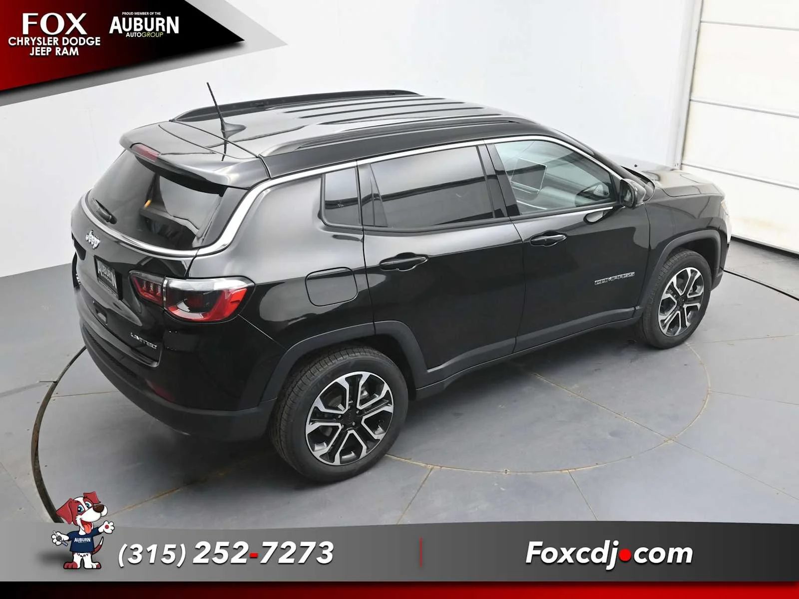 Used 2022 Diamond Black Crystal Pearlcoat Jeep Limited image 32
