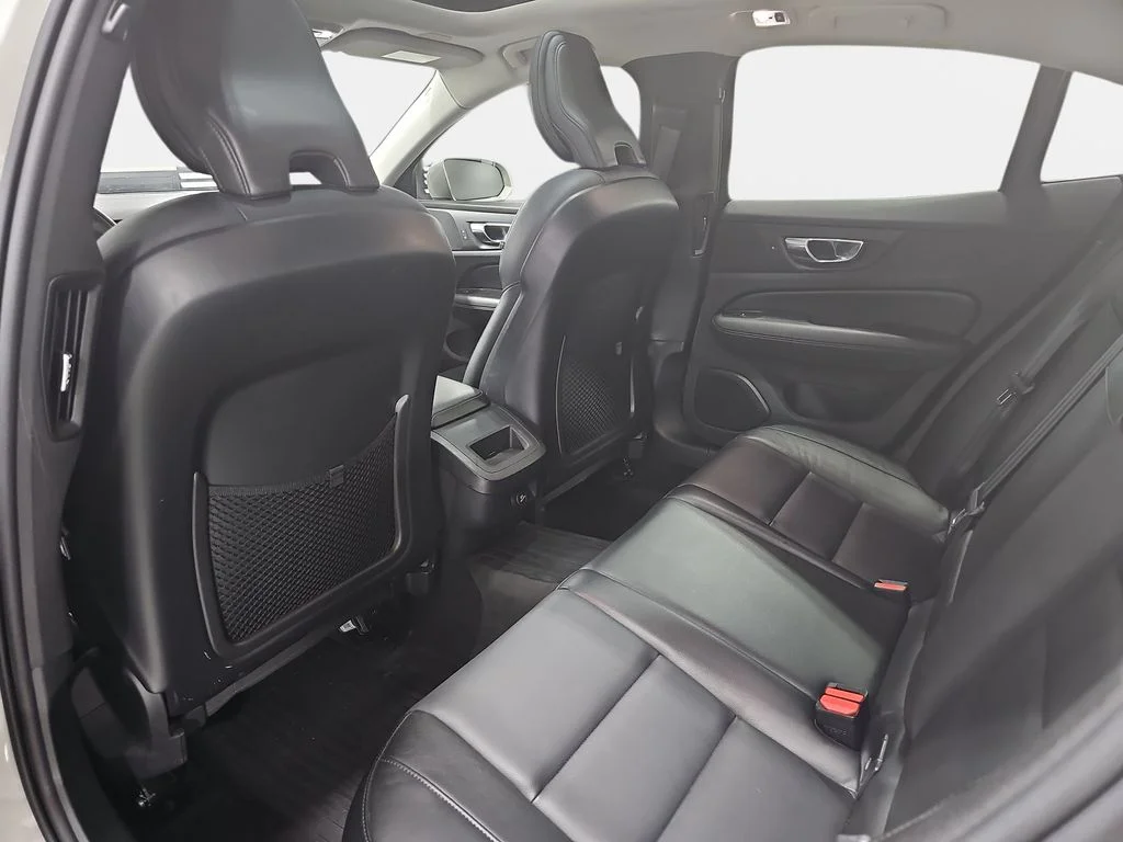 Used 2019 Beige Volvo T5 Momentum image 13