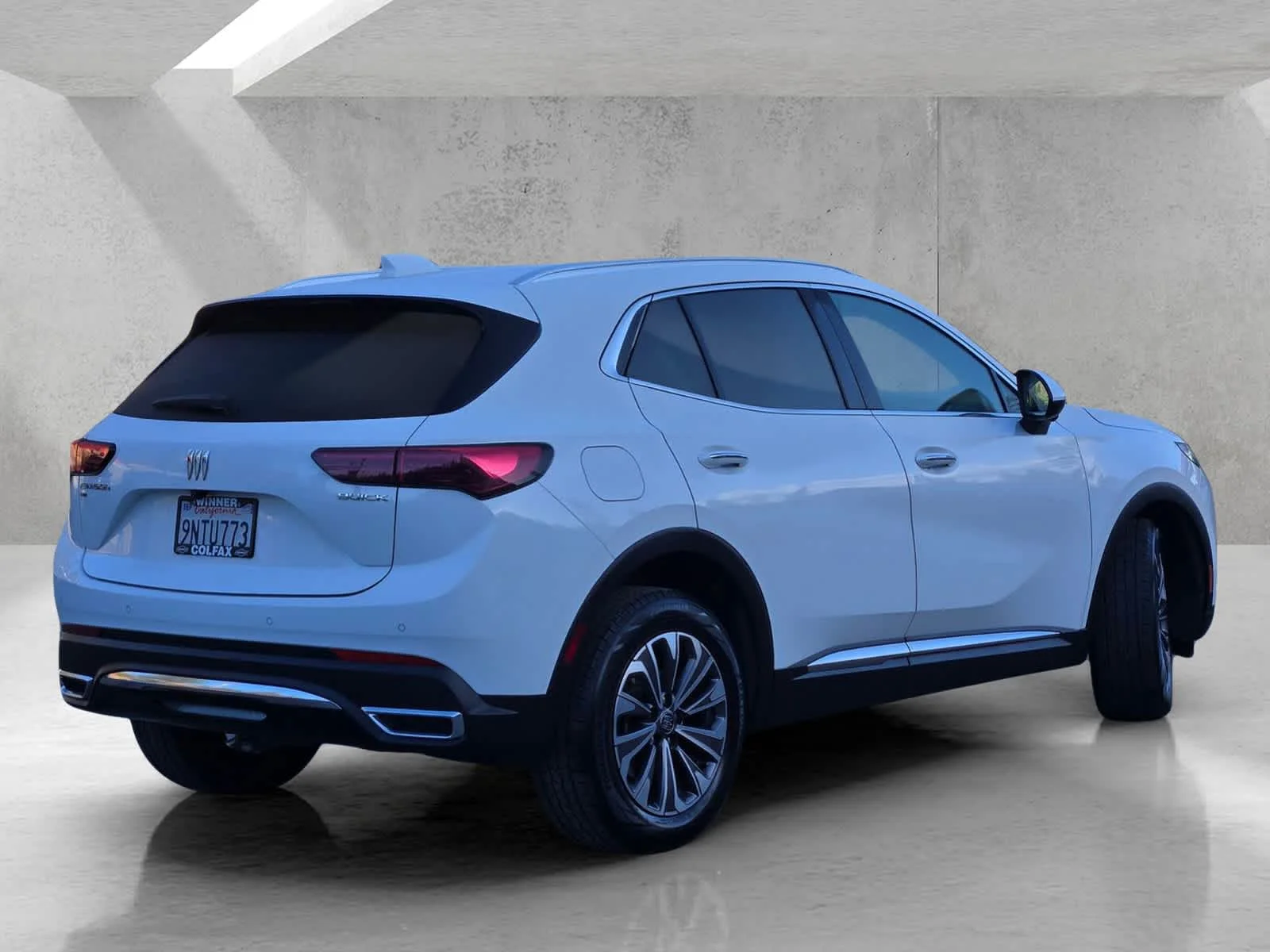 Used 2024 Summit White Buick Preferred image 4