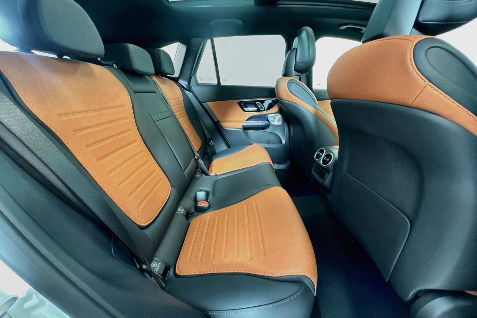 New 2026 Polar White Mercedes-Benz GLC 300 image 25