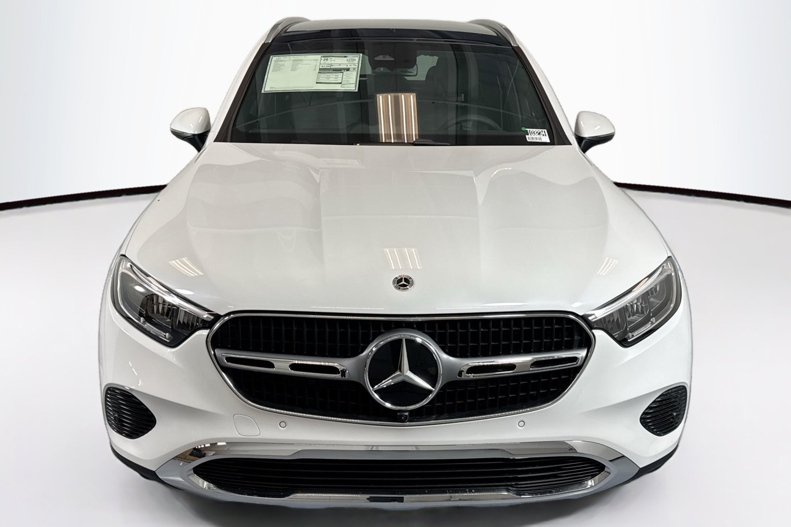 New 2026 MANUFAKTUR Moonlight White Metallic Mercedes-Benz GLC 300 image 2