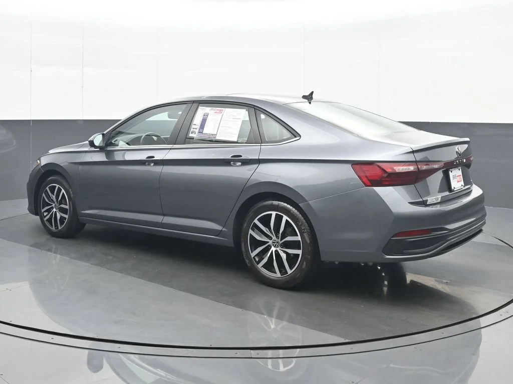 Used 2025 Gray Volkswagen 1.5T SE image 4