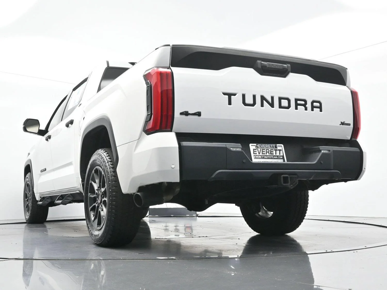 Used 2024 Ice Cap Toyota SR5 image 45
