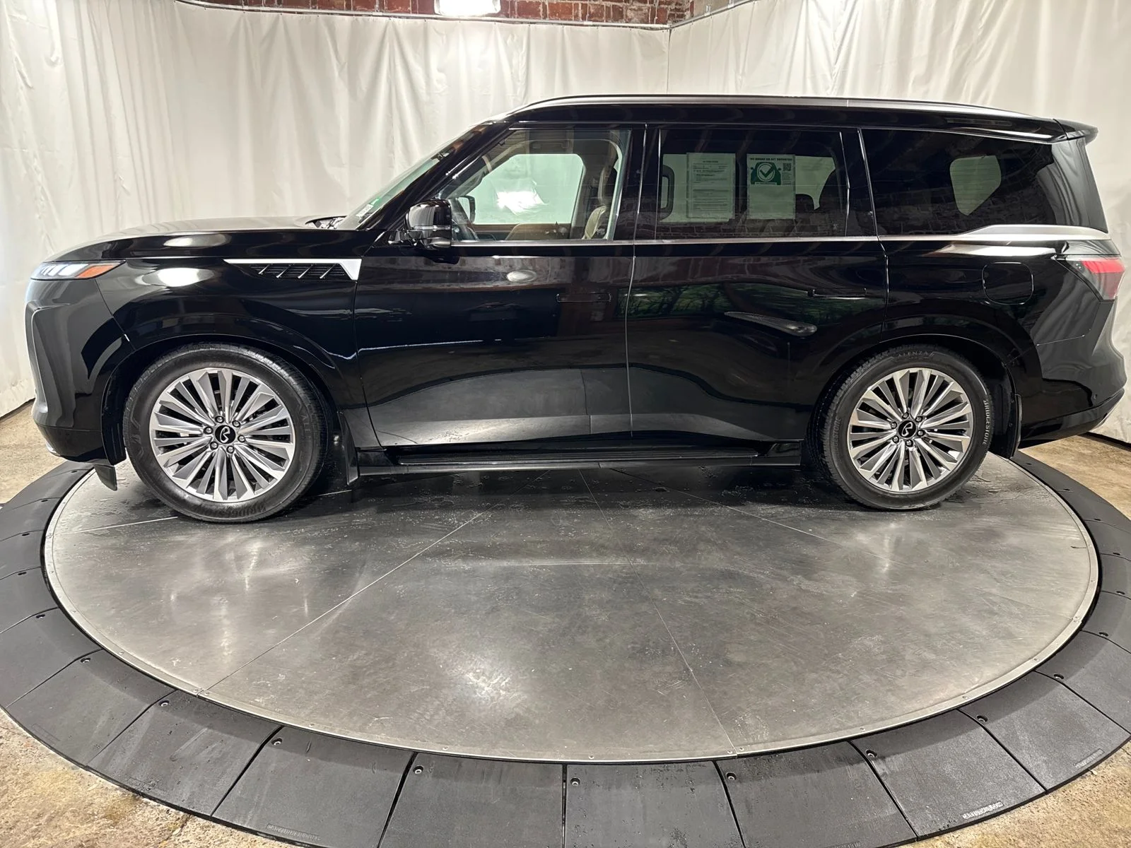 Certified Used 2025 Black INFINITI LUXE image 6