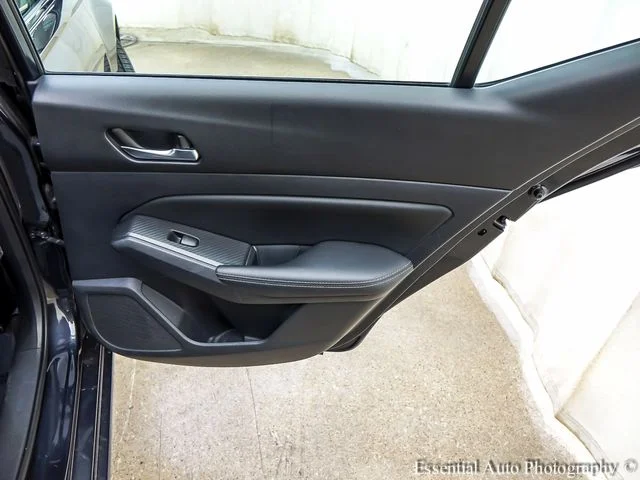 Used 2019 Blue Nissan 2.5 SV image 22