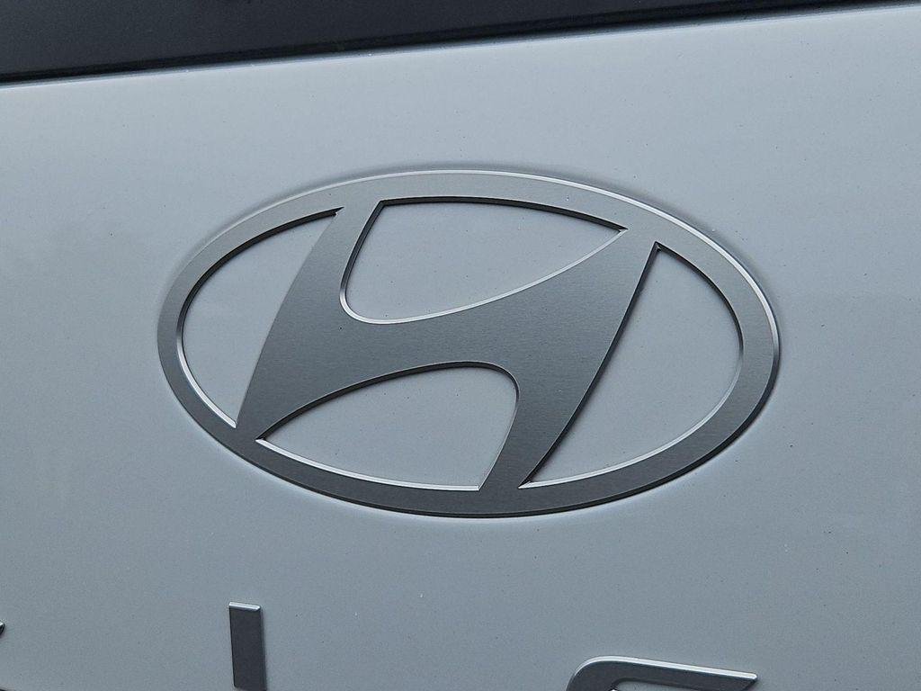 New 2026 White Hyundai SEL Premium 8P image 25
