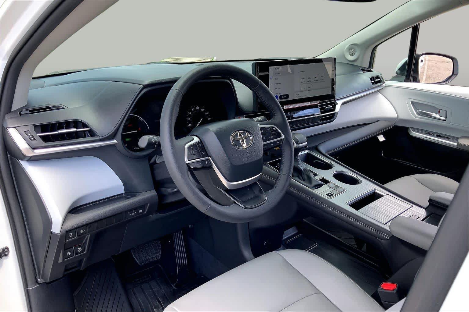 Used 2025 Wind Chill Pearl Toyota XLE image 17