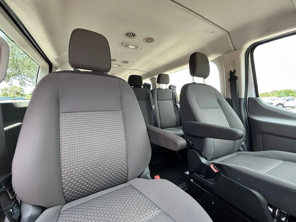 Certified Used 2025 Oxford White Ford XLT image 28