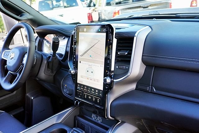 New 2026 Granite Crystal Metallic Clear-Coat Exterior Paint RAM Laramie image 15