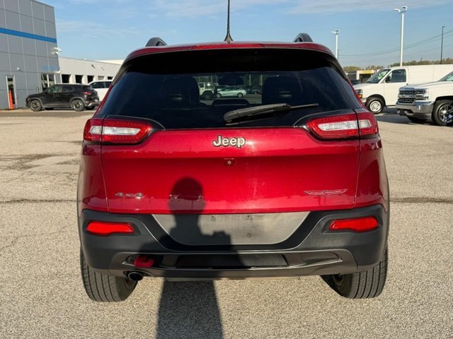 Used 2017 Red Jeep Trailhawk image 4