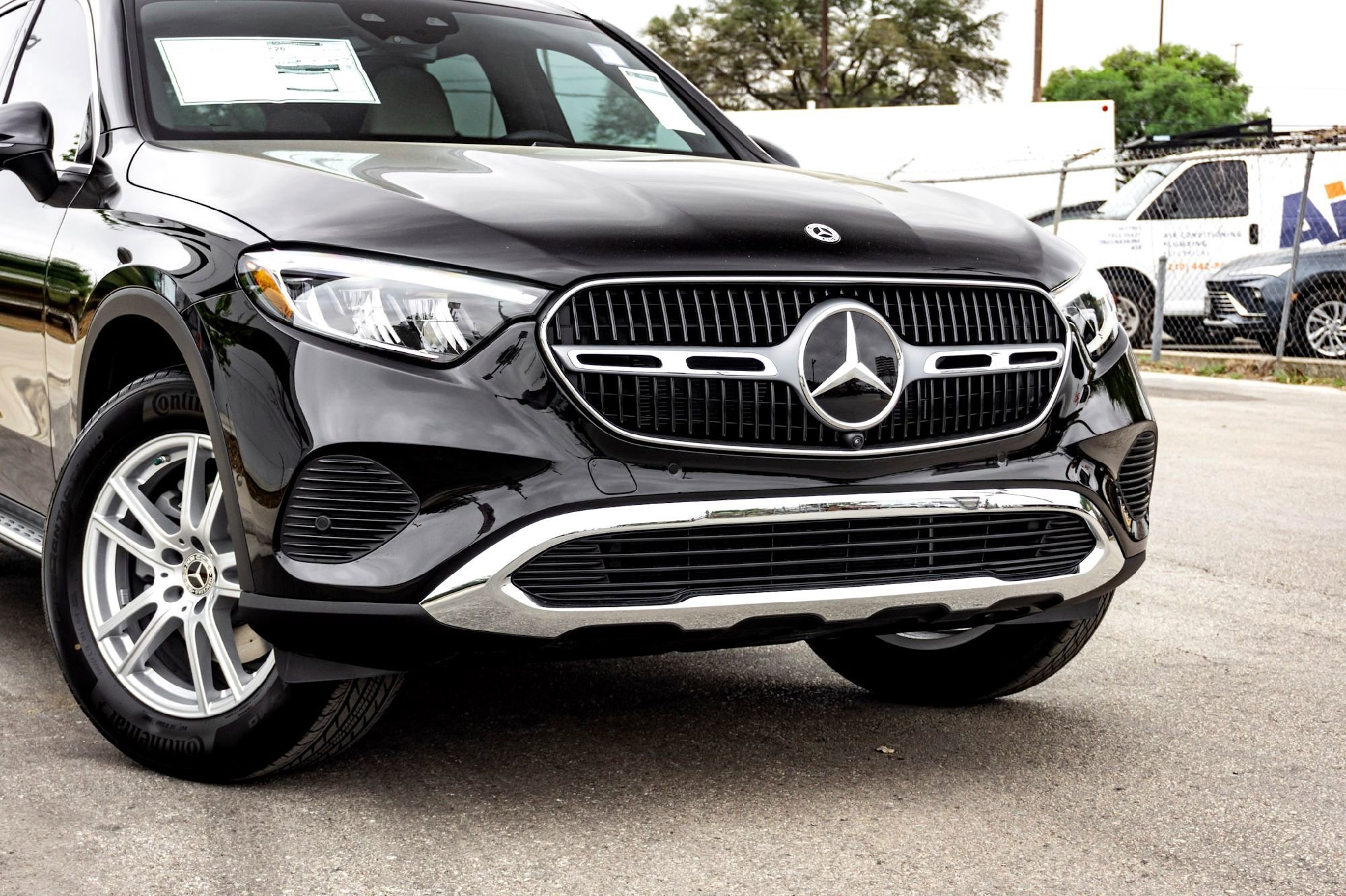 New 2026 Obsidian Black Metallic Mercedes-Benz GLC 300 image 3