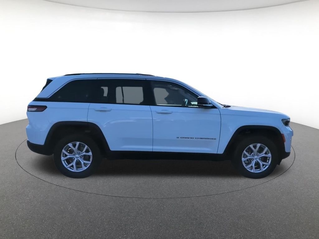 Certified Used 2022 White Jeep Limited image 4
