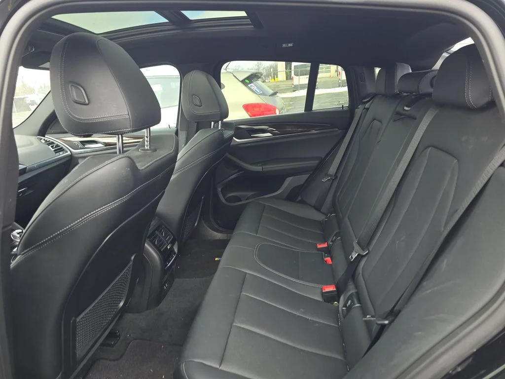 Used 2024 Black BMW xDrive30i image 4