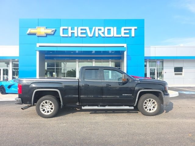Used 2018 Black GMC SLE image 2