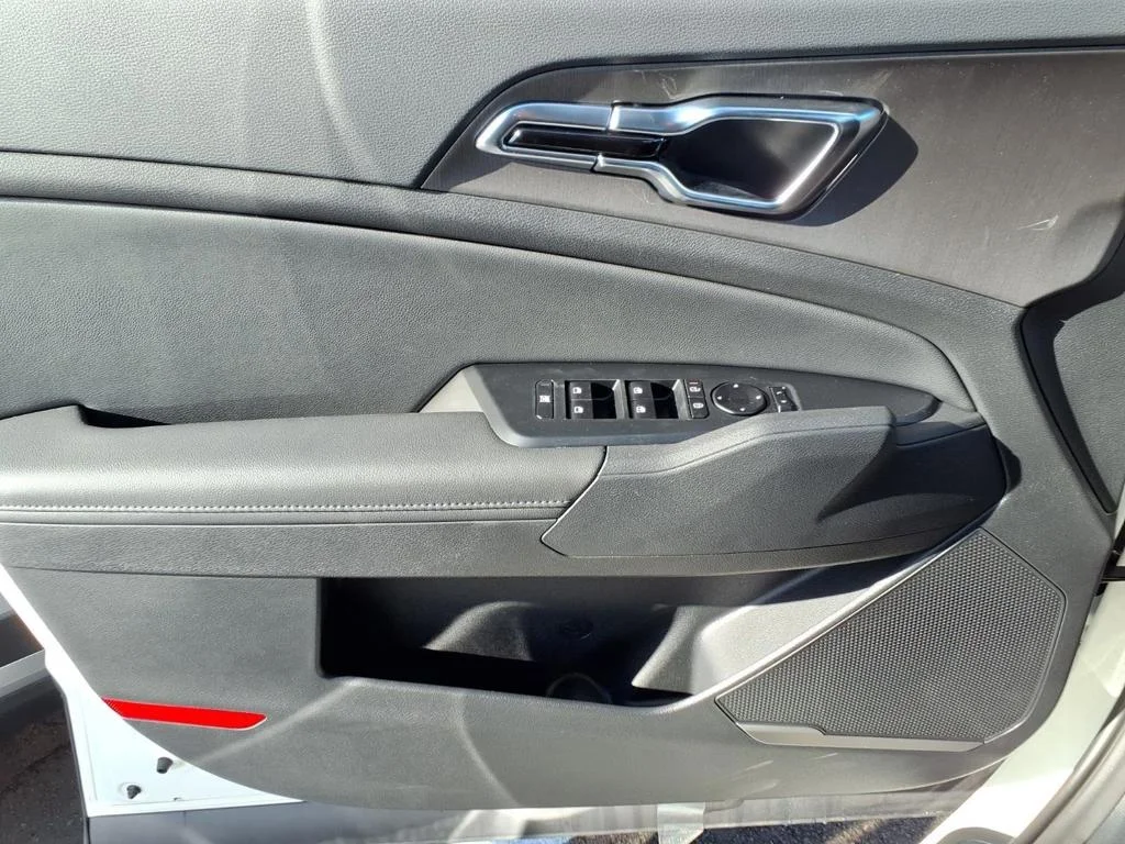 New 2027 Snow White Pearl Kia X-Line image 10