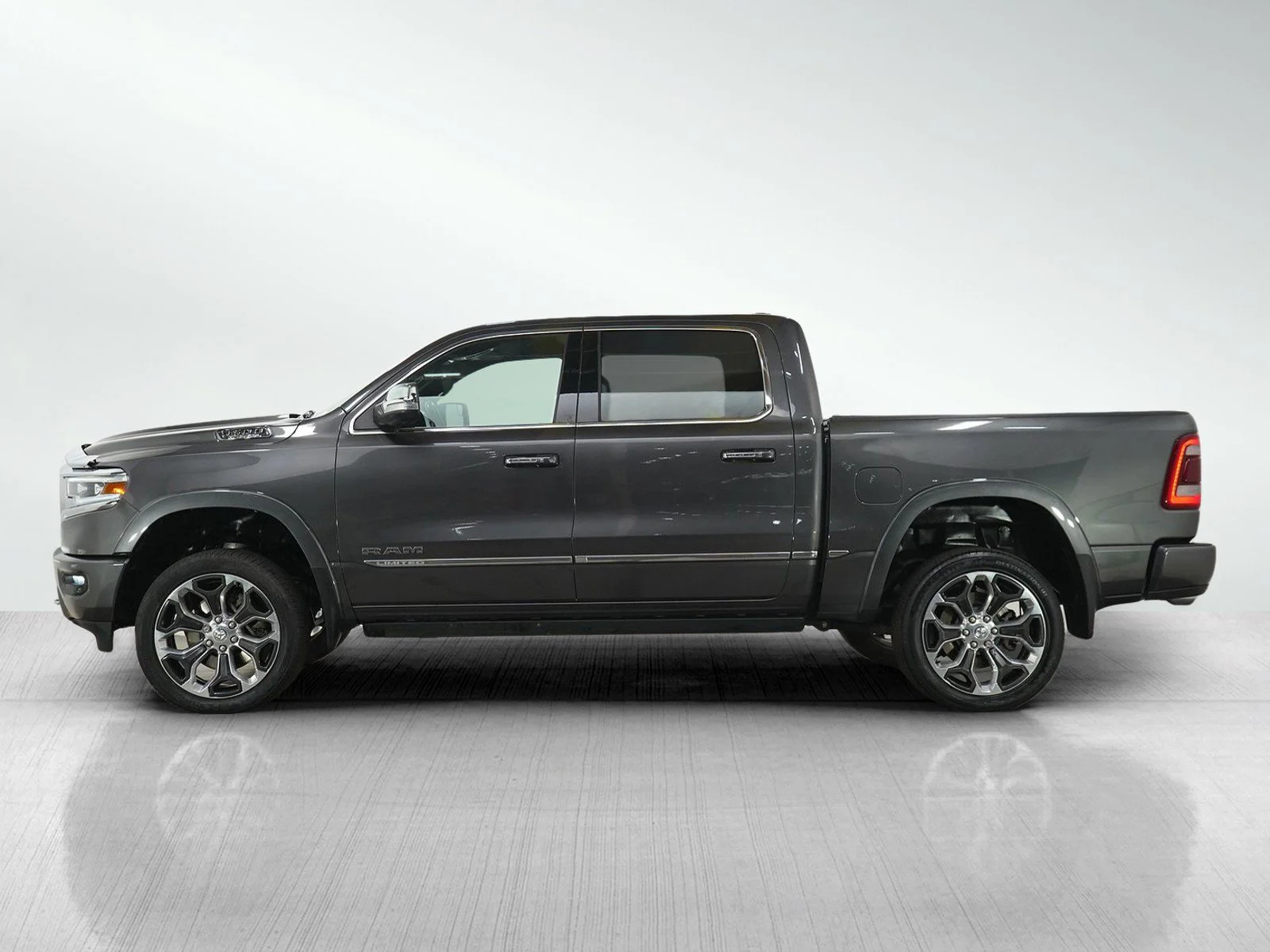 Used 2022 RAM Ram 1500 Limited with VIN 1C6SRFHT0NN416387 for sale in White Bear Lake, Minnesota