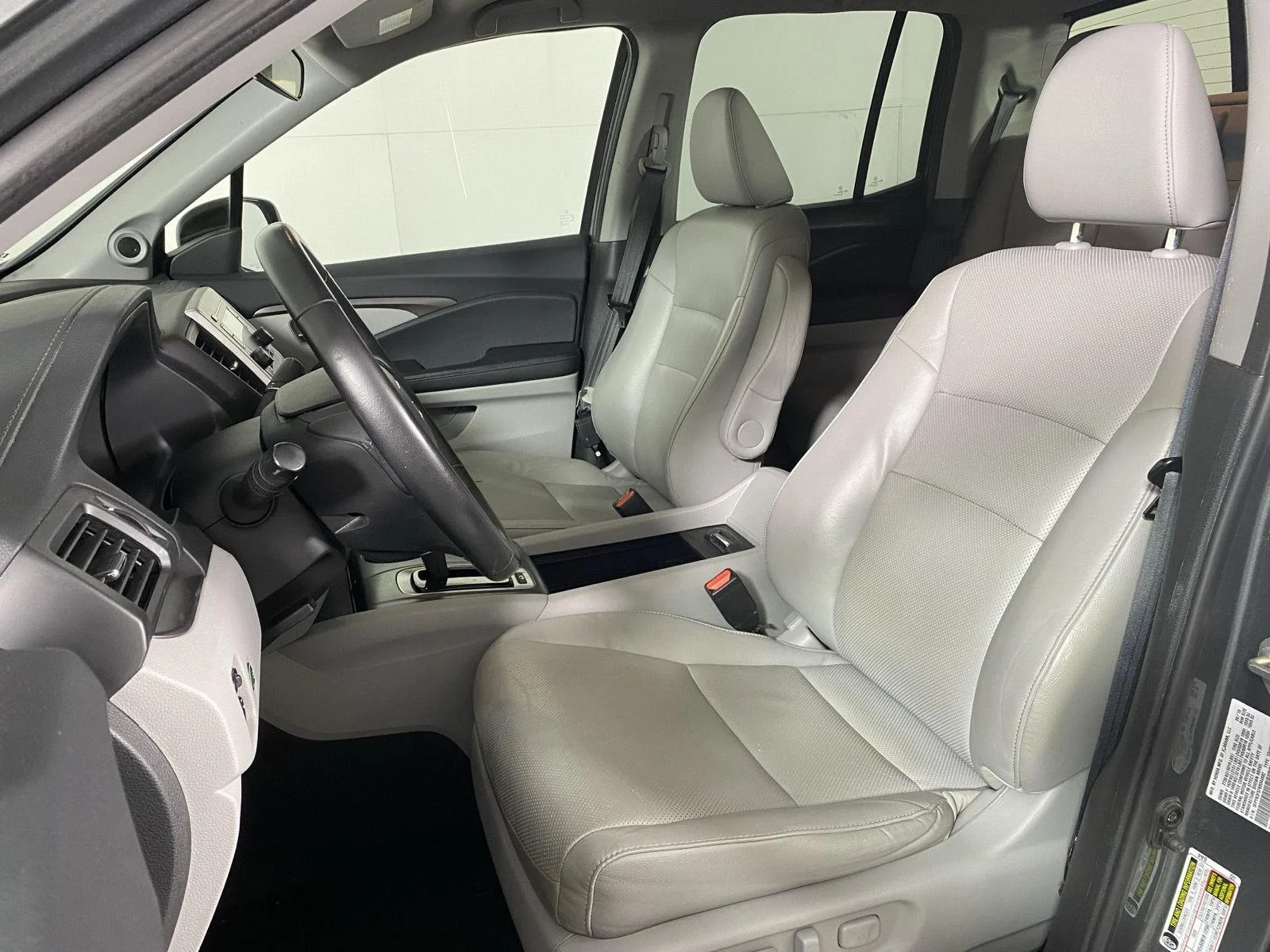 Used 2019 Forest Mist Metallic Honda RTL image 12