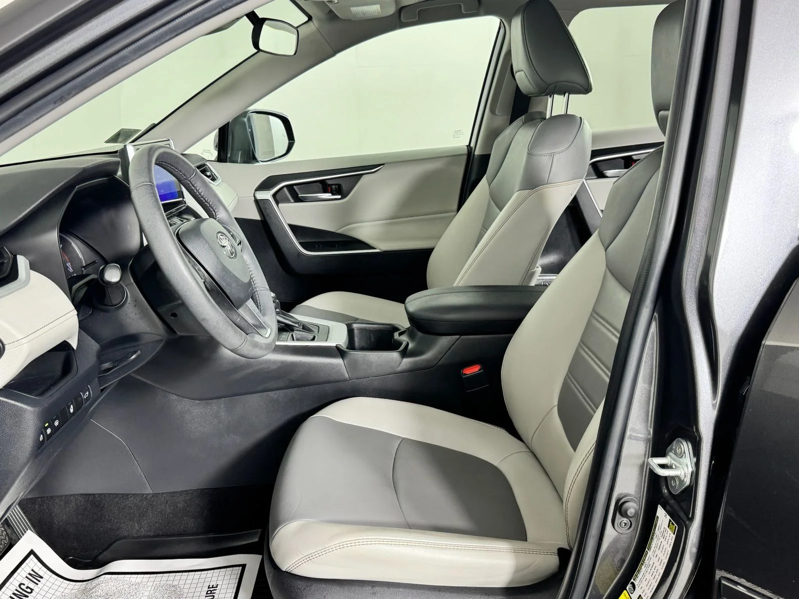 Used 2023 Gray Toyota XLE Premium image 10