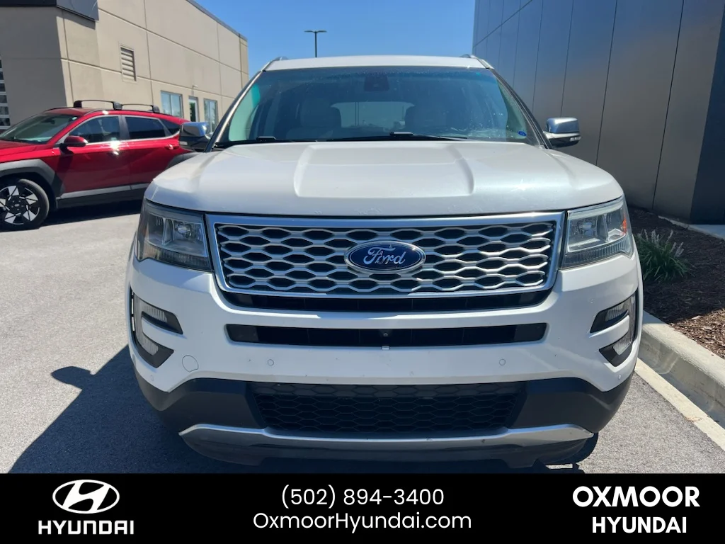 Used 2017 White Platinum Metallic Tri-Coat Ford Platinum image 2