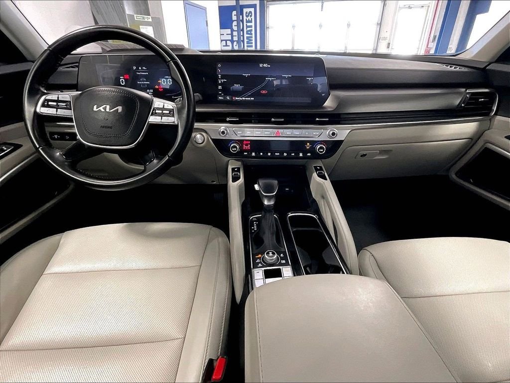 Used 2023 White Kia S image 21
