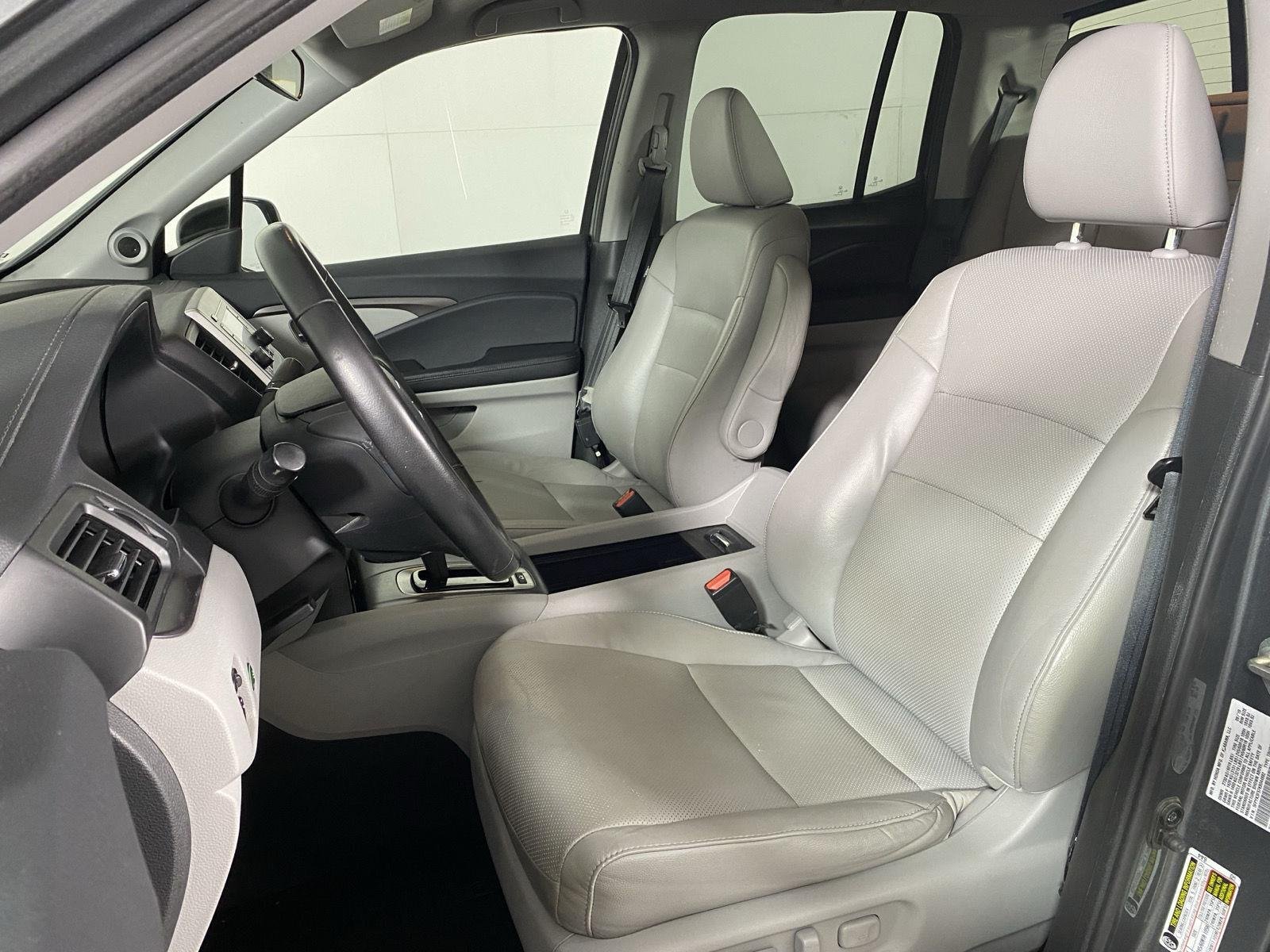 Used 2019 Forest Mist Metallic Honda RTL image 12
